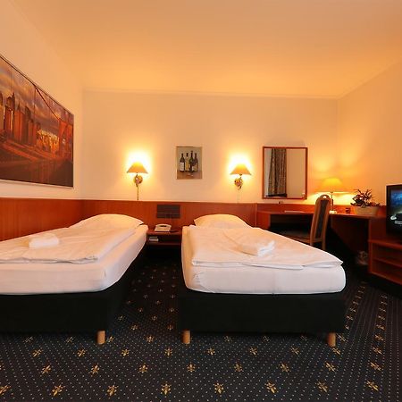 Karaman Group Hotel บาด เนินน์ดอร์ฟ ภายนอก รูปภาพ
