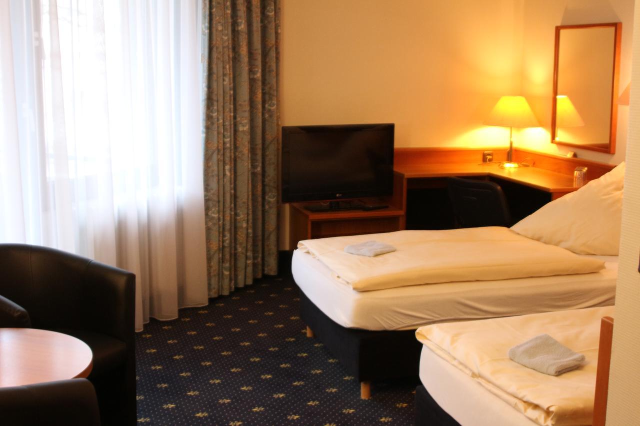 Karaman Group Hotel บาด เนินน์ดอร์ฟ ภายนอก รูปภาพ