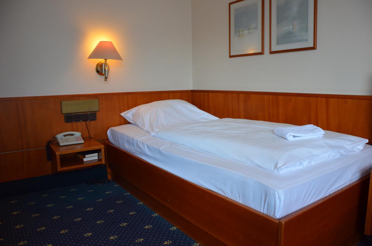 Karaman Group Hotel บาด เนินน์ดอร์ฟ ภายนอก รูปภาพ