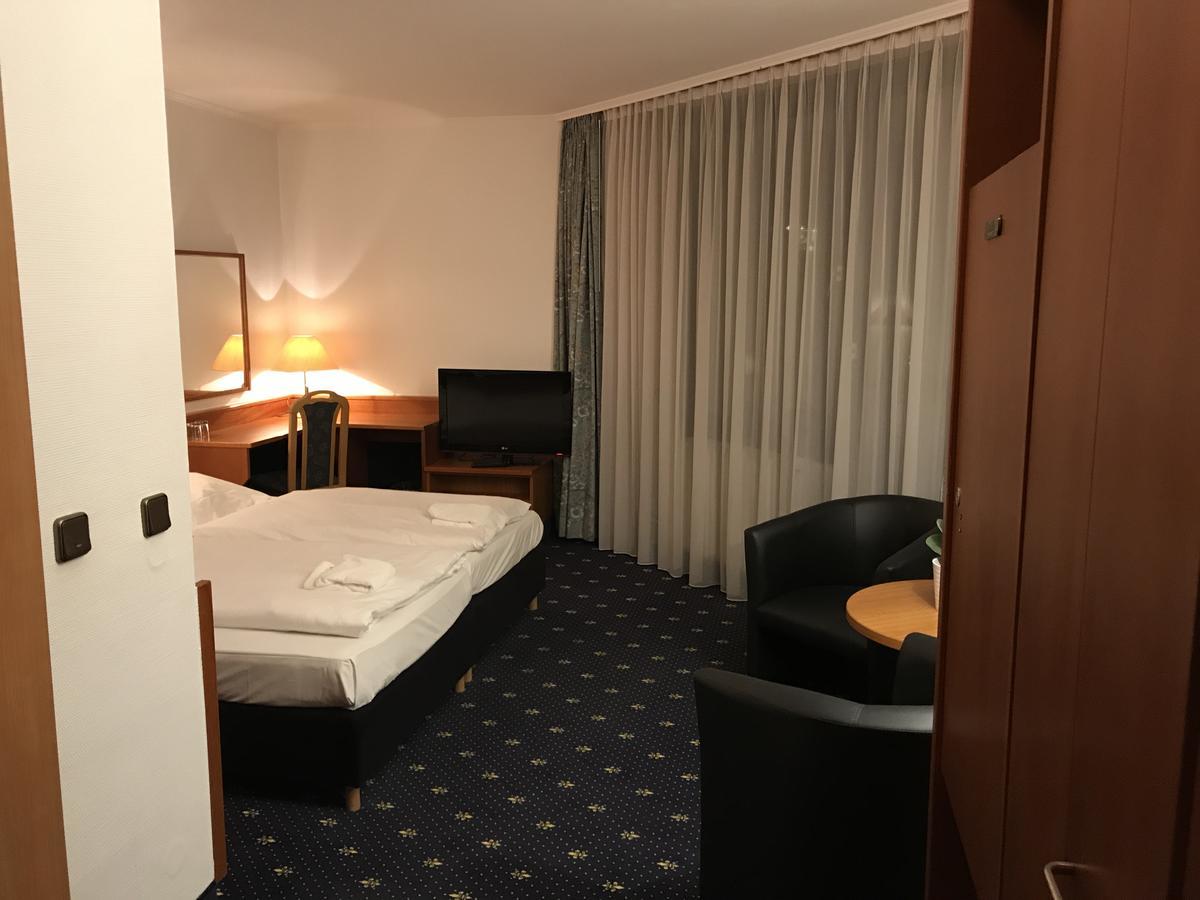 Karaman Group Hotel บาด เนินน์ดอร์ฟ ภายนอก รูปภาพ