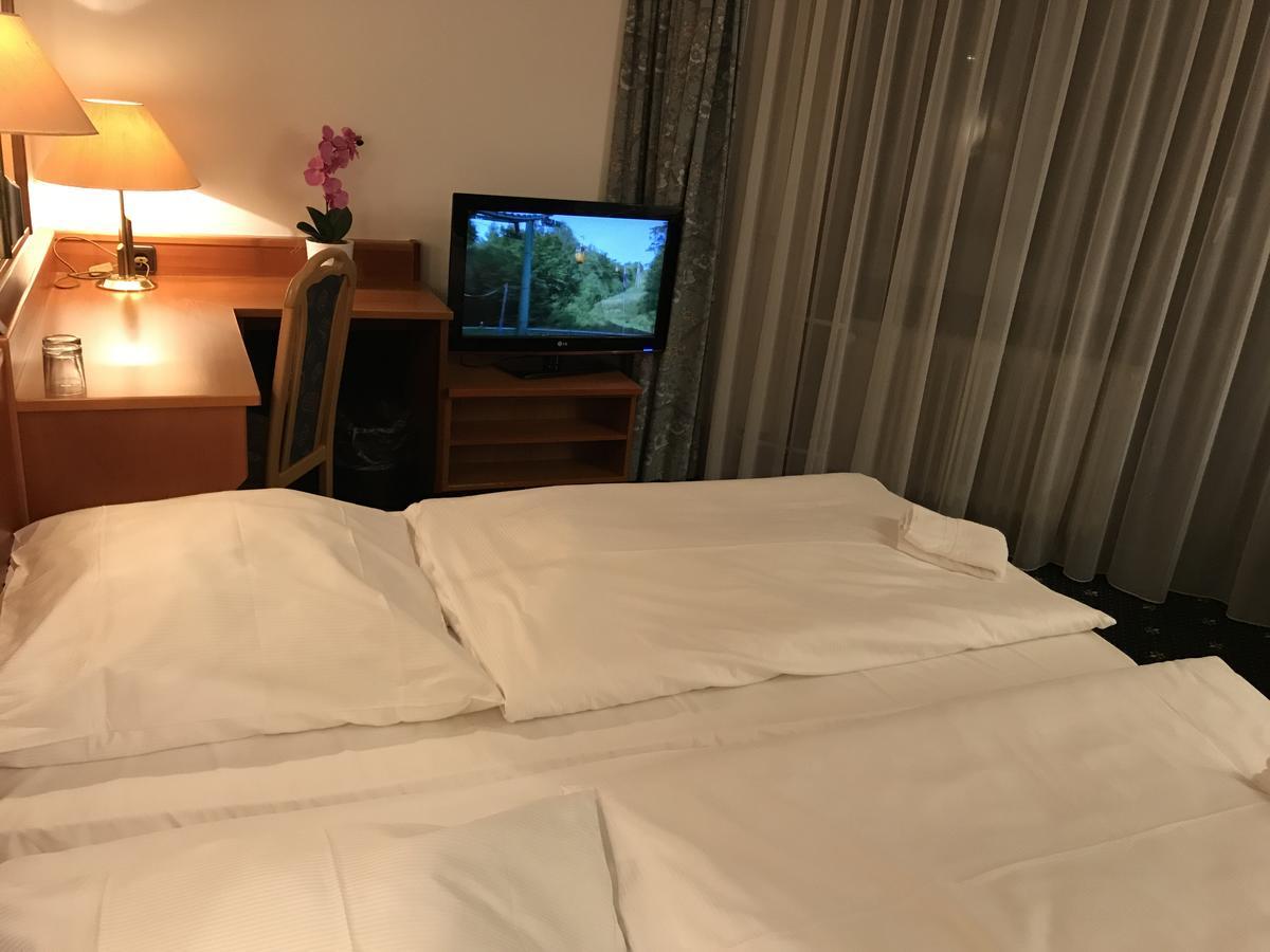 Karaman Group Hotel บาด เนินน์ดอร์ฟ ภายนอก รูปภาพ