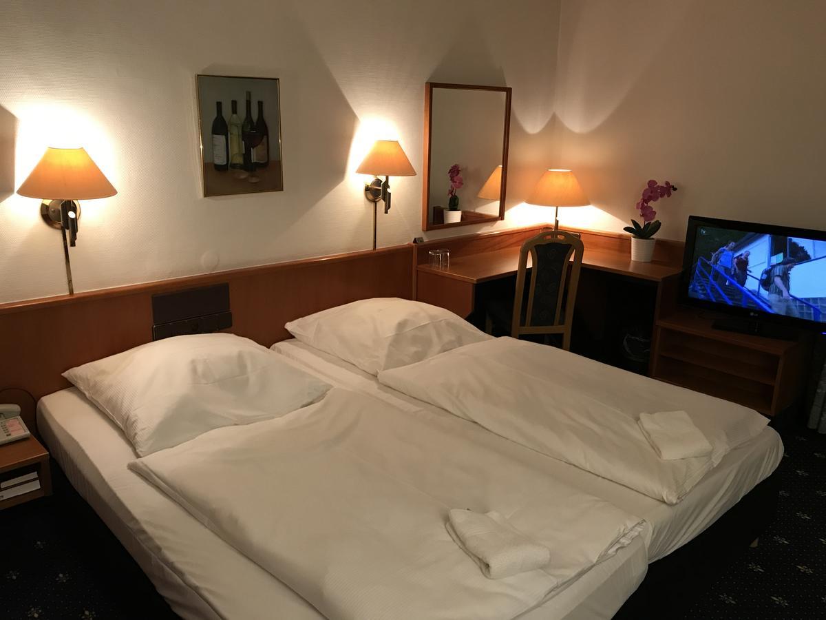 Karaman Group Hotel บาด เนินน์ดอร์ฟ ภายนอก รูปภาพ