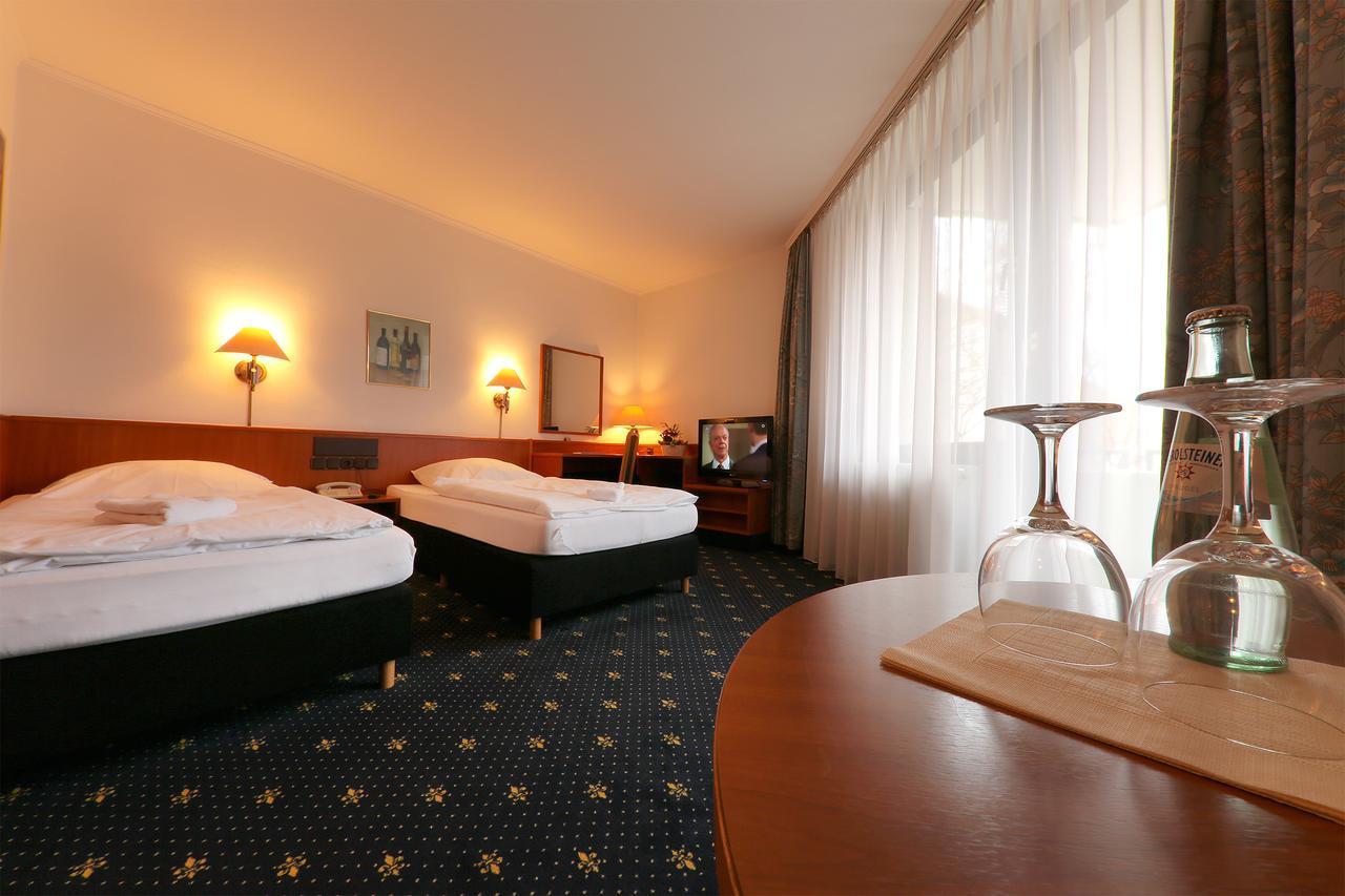 Karaman Group Hotel บาด เนินน์ดอร์ฟ ภายนอก รูปภาพ