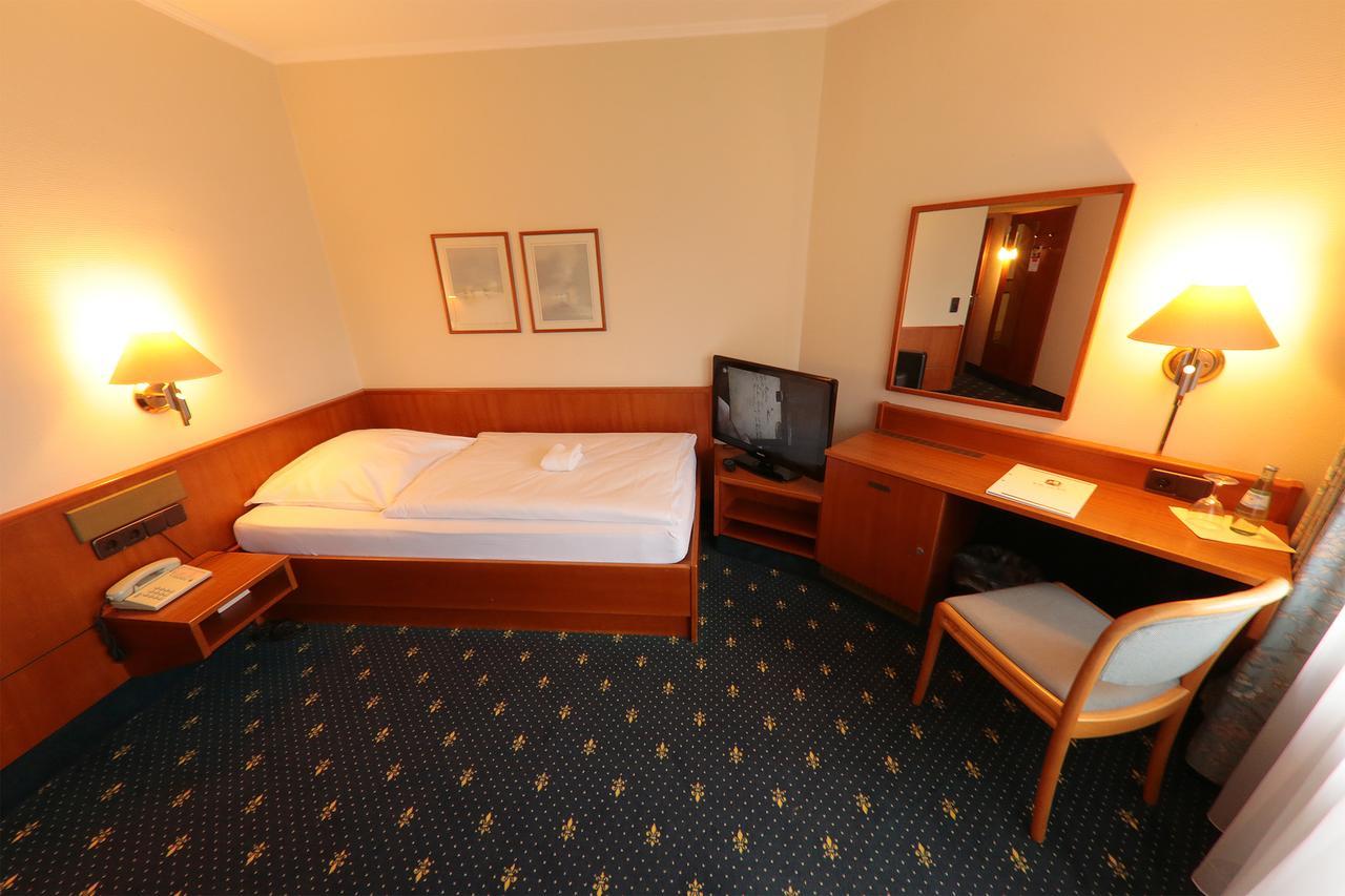 Karaman Group Hotel บาด เนินน์ดอร์ฟ ภายนอก รูปภาพ