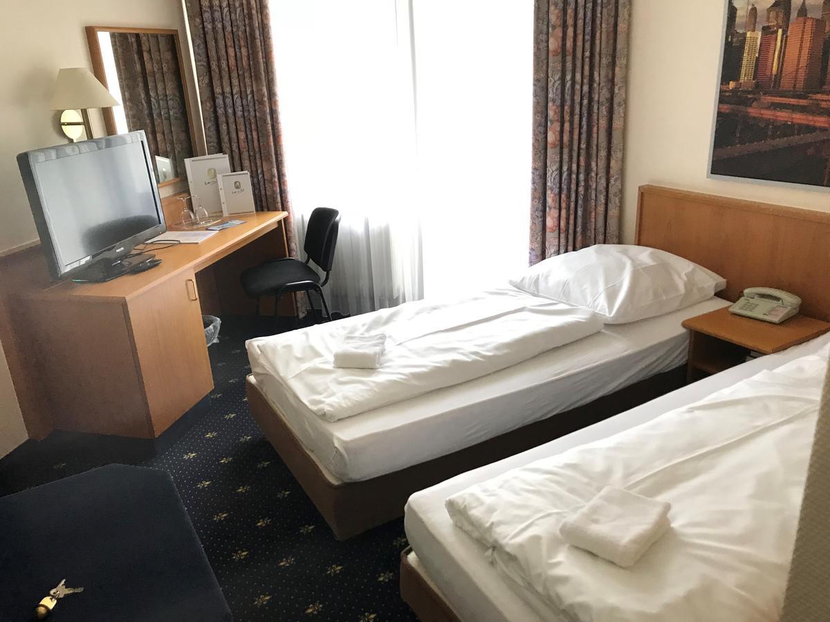 Karaman Group Hotel บาด เนินน์ดอร์ฟ ภายนอก รูปภาพ